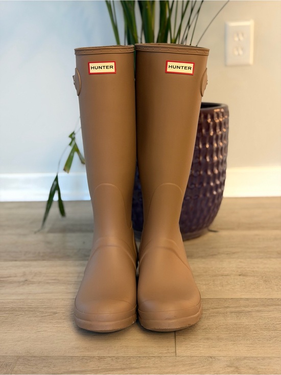 Hunter Shoes - Hunter Tall Rubber Rain Boots in ‘Sand’